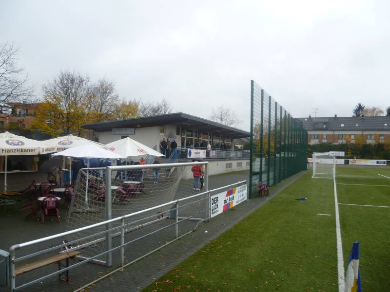 MEGA_Stadion_Sandstra�e